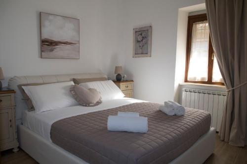 a bedroom with a bed with two towels on it at Residenza Porta Perlici Assisi Apartment in Assisi