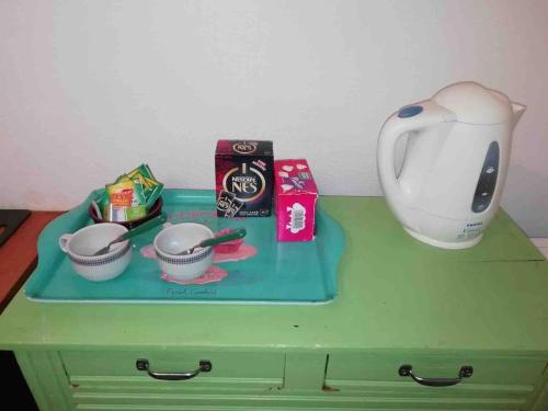 a green table with a tea kettle on top of it at Studio hypercentre ralliement in Angers