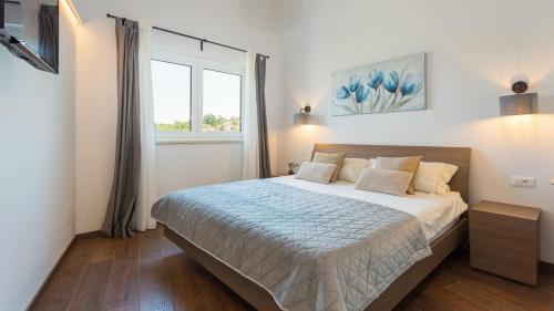 Villa Leonardo by Villas Holiday