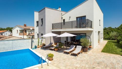 Villa Leonardo by Villas Holiday