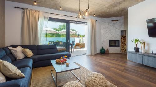 Villa Leonardo by Villas Holiday