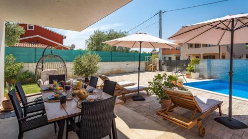 Villa Leonardo by Villas Holiday