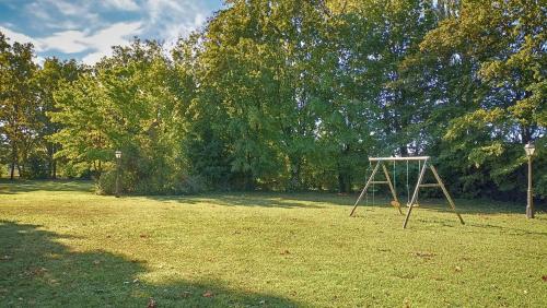 a stand in the middle of a field with trees at La casetta nel bosco in Mantova