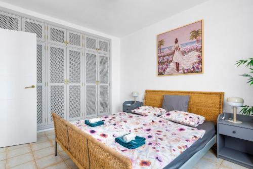 Una cama o camas en una habitación de Golden Sunset Ocean View