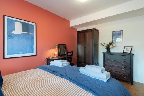 Postel nebo postele na pokoji v ubytování Shorefront Apartment - Sea View with 3 Bedrooms