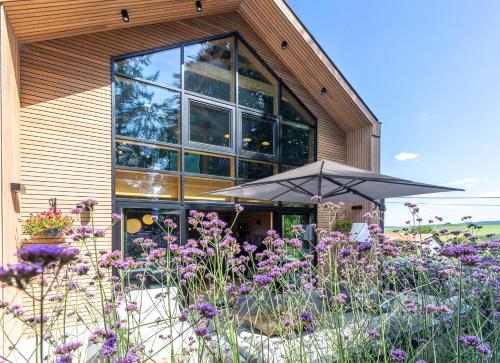 Jardín al aire libre en Villa Wood - Gîte de prestige en Ardennes - 10 personnes - Sauna, jacuzzi, piscine et billard