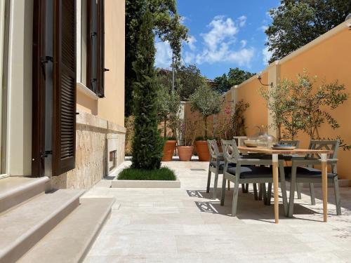 a patio with a wooden table and chairs at Palazzo Pitagora in Taranto