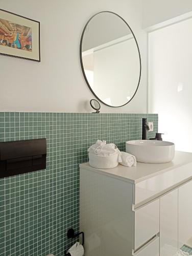 a bathroom with a sink and a mirror at Sunset Lounge CorgoMar in Lavra