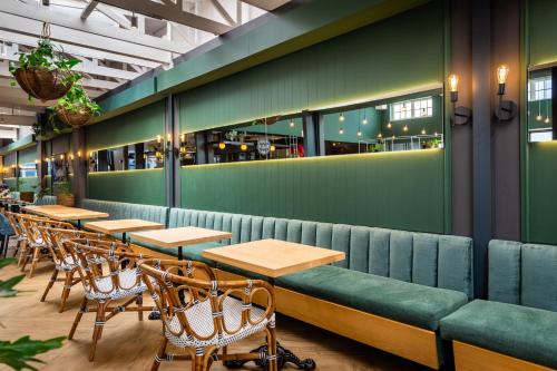Ruang duduk di Old Bank Hotel - Lion Roars Hotels & Lodges