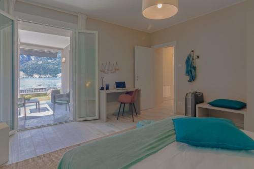 a bedroom with a bed and a view of the water at Ninfea Apartments by Wonderful Italy in Lezzeno