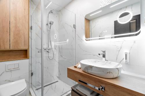 a bathroom with a sink and a shower at Diamond Panzió in Hajdúszoboszló