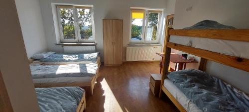 Postel nebo postele na pokoji v ubytování U Witka, Tanie noclegi, Kwatery pracownicze