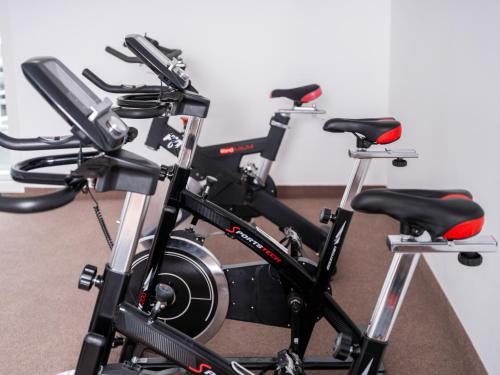 Fitness centrum a/nebo fitness zařízení v ubytování Golden Tulip La Baule Hôtel et Résidence