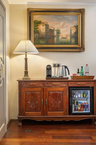 Tetera y cafetera en Iron Gate Hotel & Suites Prague by BHG