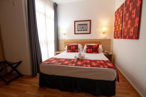 Een bed of bedden in een kamer bij Hotel Santa Maria
