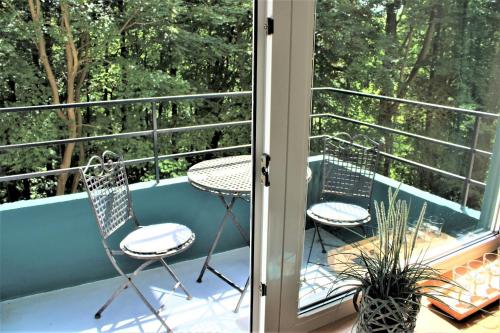 a balcony with two chairs and a table at Sandwig-Lodge in Glücksburg