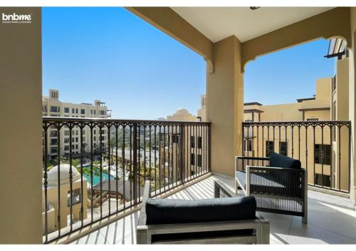 Balkón nebo terasa v ubytování bnbmehomes - Elegant Pool View - 2BR Apartment - 607