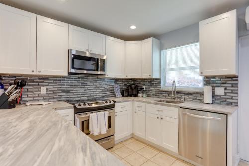 Φωτογραφία από το άλμπουμ του Palm Beach Townhome 4 Mi to Juno Beach Park! σε North Palm Beach