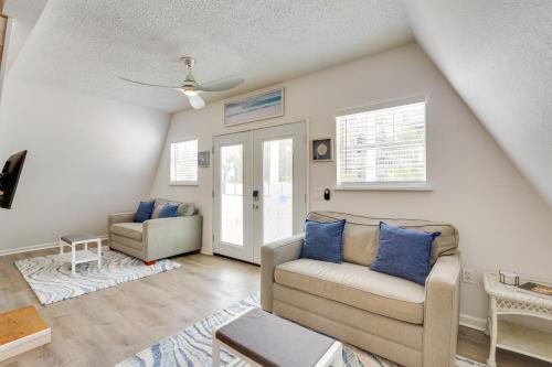 Walk to Beach: 3BR w/ Fire Pit & Plenty of Parking photo 6