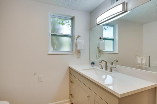 Walk to Beach: 3BR w/ Fire Pit & Plenty of Parking photo 4