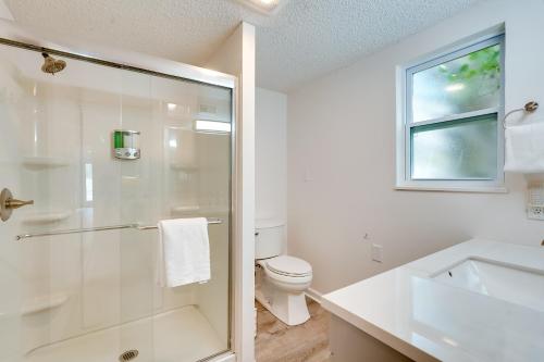 Walk to Beach: 3BR w/ Fire Pit & Plenty of Parking photo 9