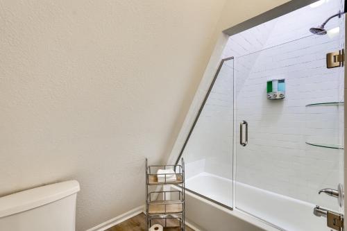 Walk to Beach: 3BR w/ Fire Pit & Plenty of Parking photo 23