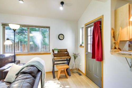 Χώρος καθιστικού στο Heart of Bozeman Townhome with Patio Near MSU