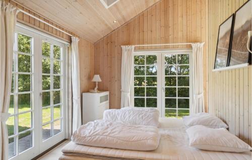 Postel nebo postele na pokoji v ubytování Amazing Home In Idestrup With Wifi