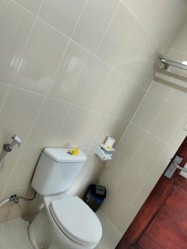 Semilir Inn Senggigiにあるバスルーム