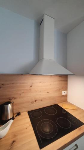 Apartamento con jardín y piscina