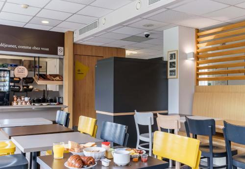 Η κουζίνα ή μικρή κουζίνα στο B&B HOTEL Belfort