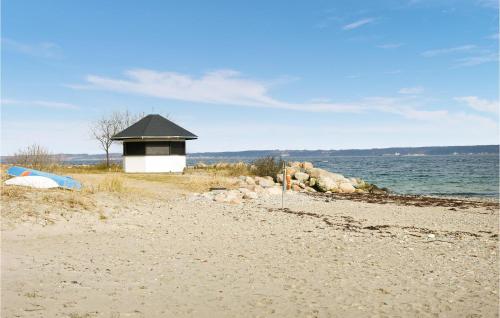 a small building on the beach next to the water at Apartment Ndr Strandvej H-504 in Helsingør
