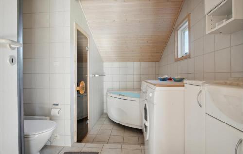 Koupelna v ubytování 3 Bedroom Gorgeous Home In Ebeltoft