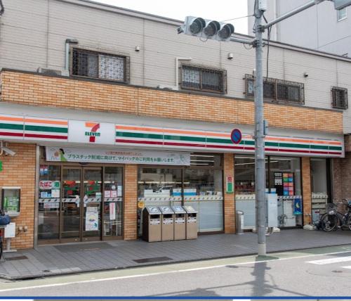 Supermercado u otro tipo de tienda en el apartamento o alrededores