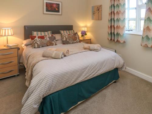 a bedroom with a large bed in a room at The Station Flat in Newlyn East