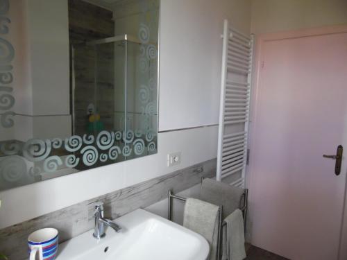 a bathroom with a sink and a mirror at B&B Vallata in Vallata