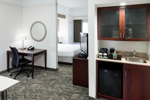 a hotel room with a desk and a bed at SpringHill Suites Columbus in Columbus