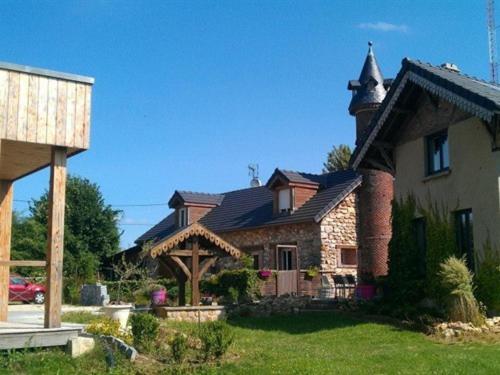 a large house with a gambrel roof at Le Chalet Champenois in Bethon
