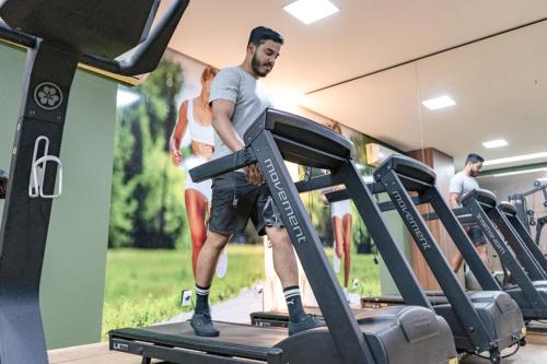a man on a treadmill in a gym at Intercity Montes Claros in Montes Claros