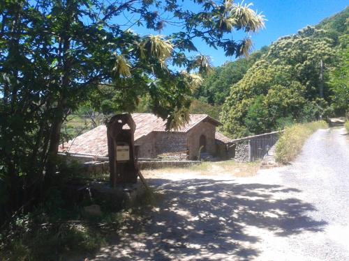 Maison de charme à Saint-Andéol-de-Vals avec vue sur la montagne