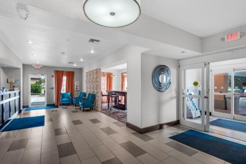 an office lobby with blue chairs and a dining area at Holiday Inn Express Destin E - Commons Mall Area, an IHG Hotel in Destin