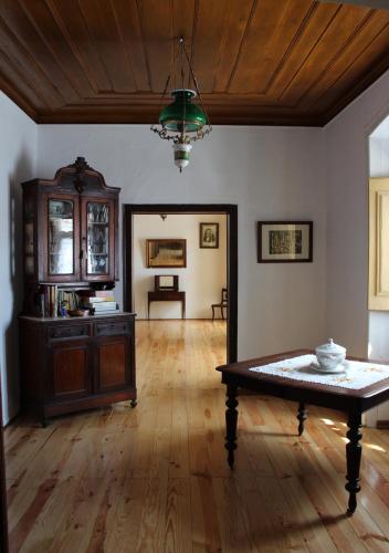 a living room with a table in the middle of it at Ervidel Guest House - N2 (km 607) in Ervidel