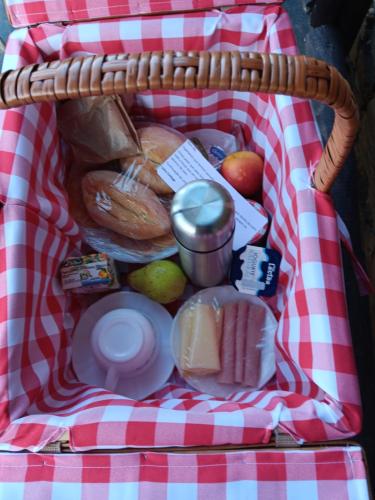 a basket filled with food on a picnic blanket at Ceira Cottage - Refúgio Romântico com Vista Serrana in Góis