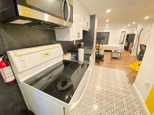 a kitchen with a stove top oven in a room at Cozy 1 BR Suite Unit near University of Waterloo in Waterloo