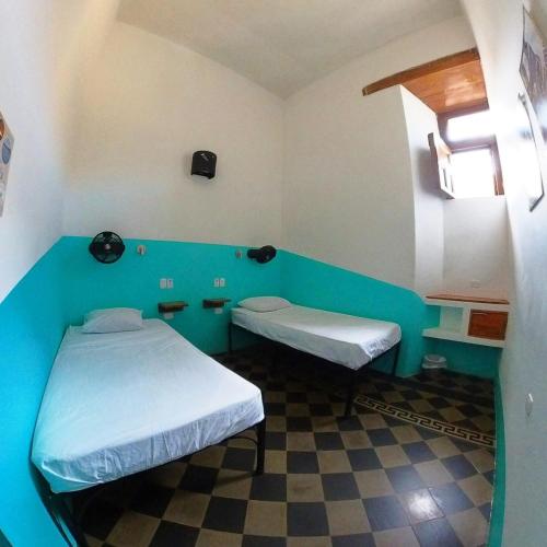 Una cama o camas en una habitación de Oasis Hostel