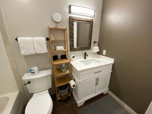 Koupelna v ubytování SkyRidge Inn