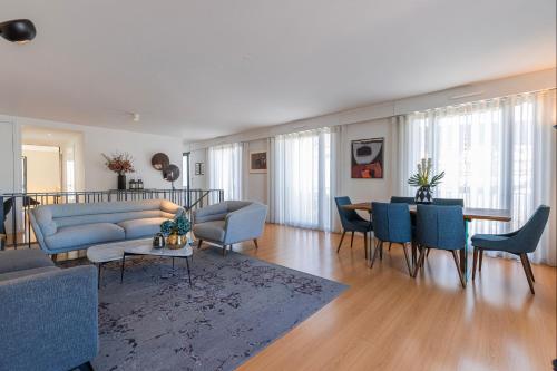 Panorama - Luxurious 4BDR Penthouse by LovelyStay