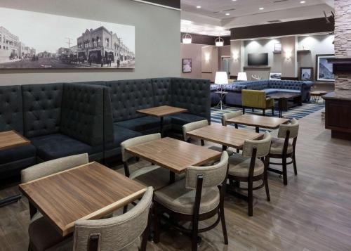 Posezení v ubytování Hampton Inn & Suites Boise-Downtown