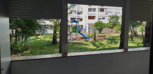 Zahrada ubytování Yellow apartment, central Podgorica