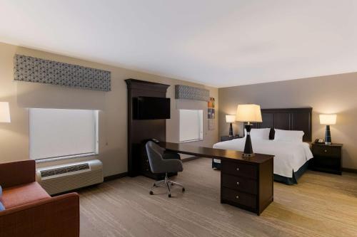 a hotel room with a bed and a desk at Hampton Inn & Suites Wilmington Christiana in Newark